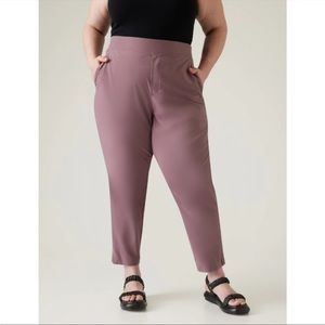 Euc Athleta Brooklyn Ankle Pant in Damask Mauve size 26